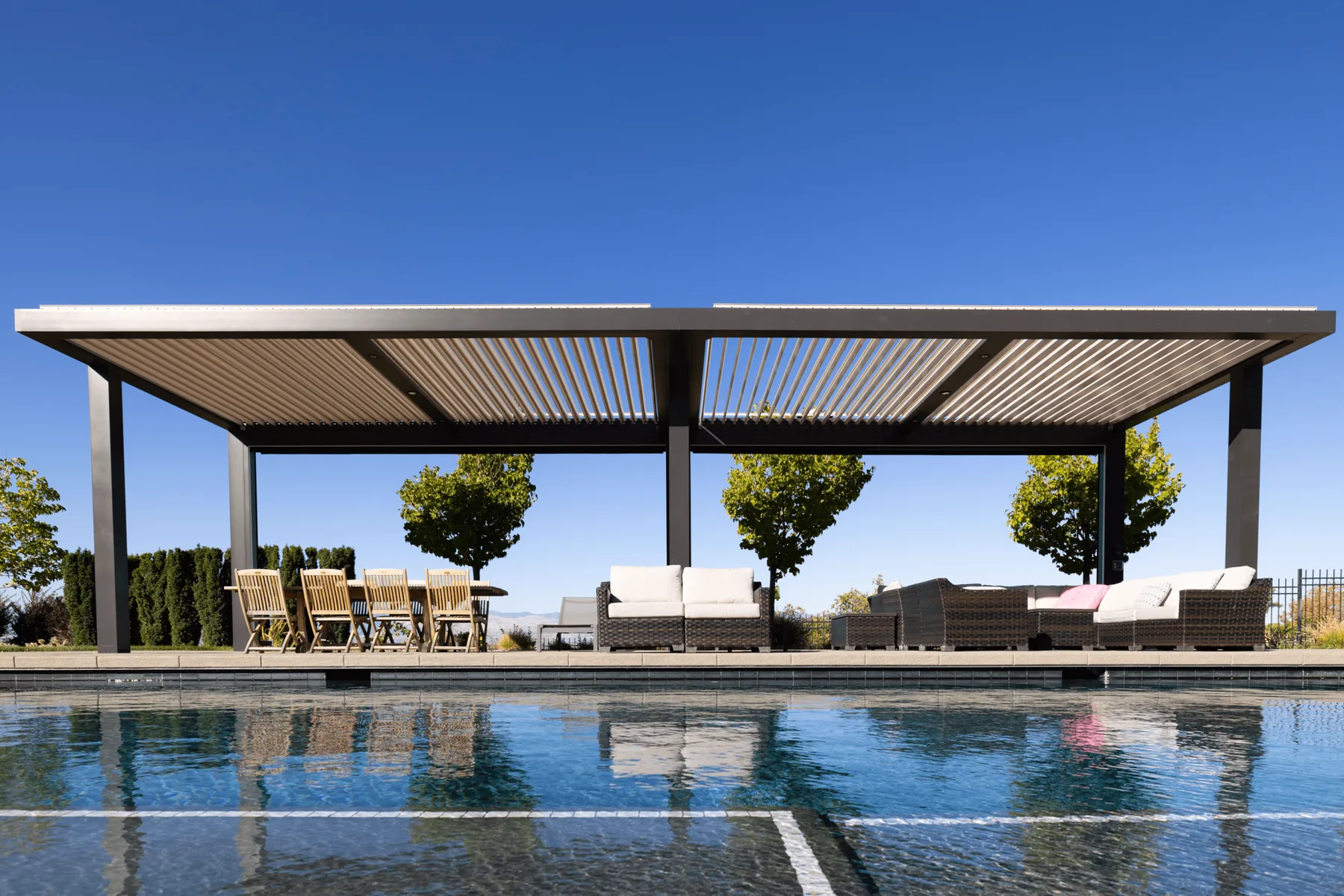 Luxury villa poolside aluminum pergola