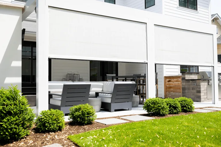 Side panel pergola privacy screen